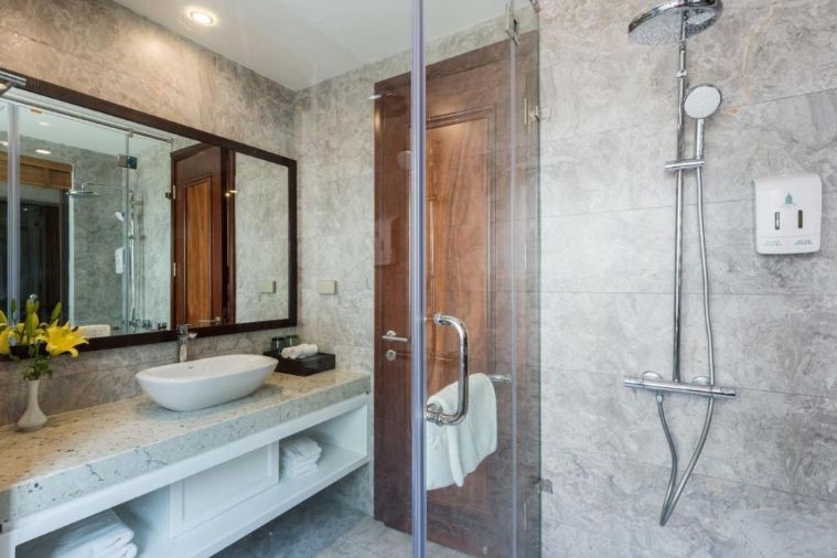 Superior Twin Mountain view